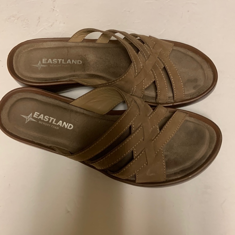 Eastland Hazel Earth Nubuc Sandals Women’s Size 8